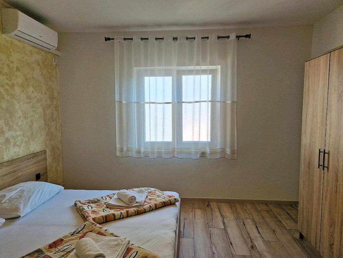 Apartment And Rooms Amenka โนวาลยา ภายนอก รูปภาพ